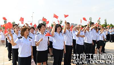 飞跃沙丘的小球